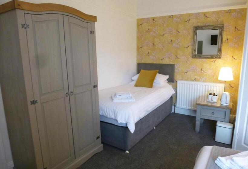 חדר משפחתי, The Kenmore Guest House