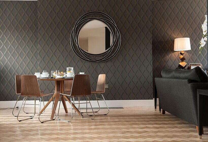 شقة غرفتين, The Halston Carlisle