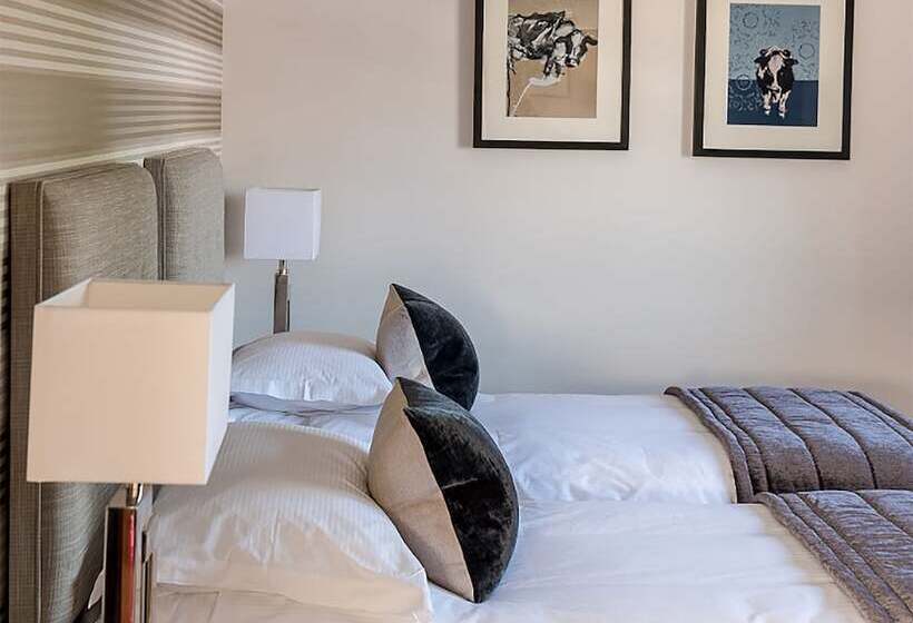 شقة غرفتين, The Halston Carlisle