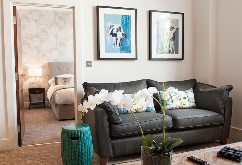 شقة غرفتين, The Halston Carlisle