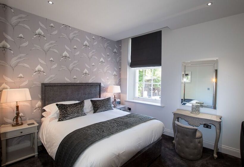 شقة غرفتين, The Halston Carlisle