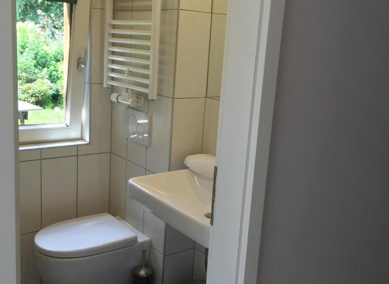 إستوديو ديلوكس, Engels Hof