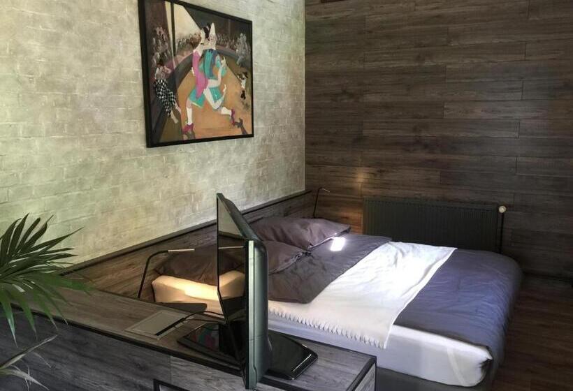 شقة غرفة واحدة مطلة على الحديقة, Engels Hof