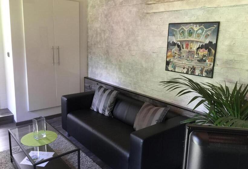 شقة غرفة واحدة مطلة على الحديقة, Engels Hof