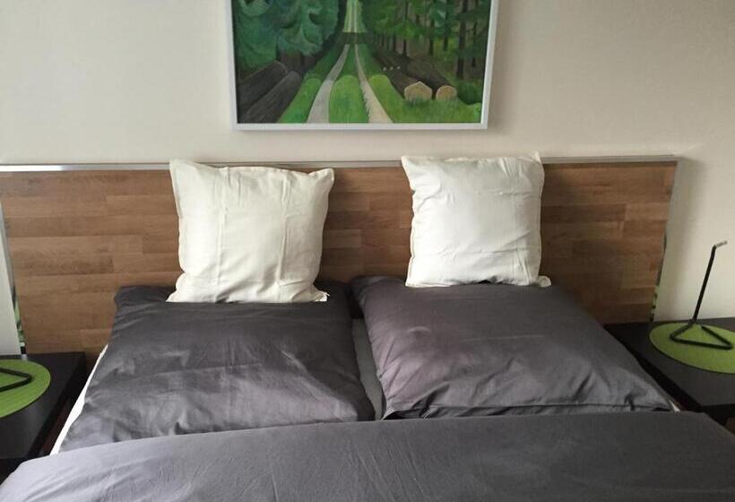 جناح, Engels Hof