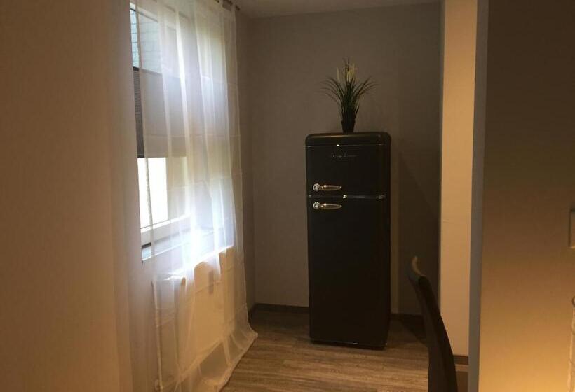 جناح دوبلكس, Engels Hof