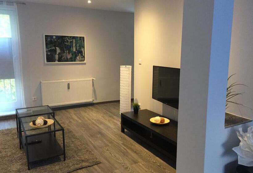 جناح دوبلكس, Engels Hof