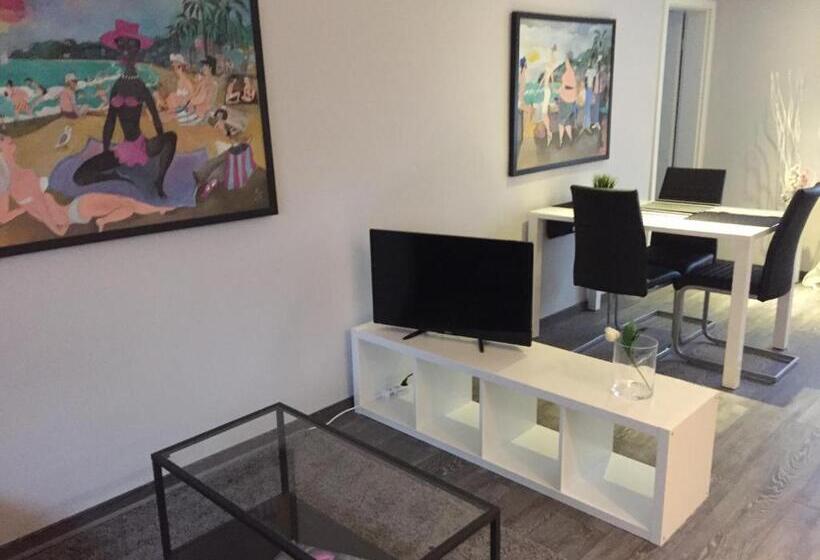 شقة غرفة واحدة, Engels Hof