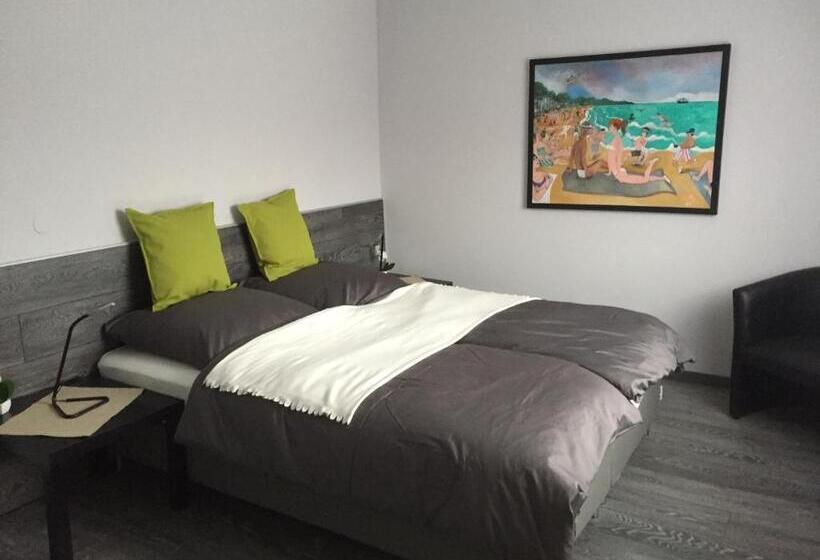 شقة غرفة واحدة, Engels Hof