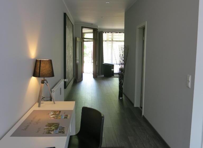 شقة غرفة واحدة مزودة بتراس, Engels Hof