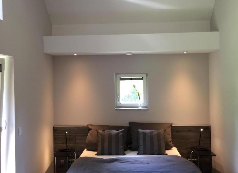 إستوديو ديلوكس, Engels Hof