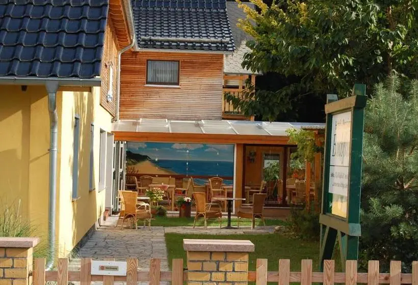 バルコニー付きスタンダードトリプルルーム, Pension Buchfink