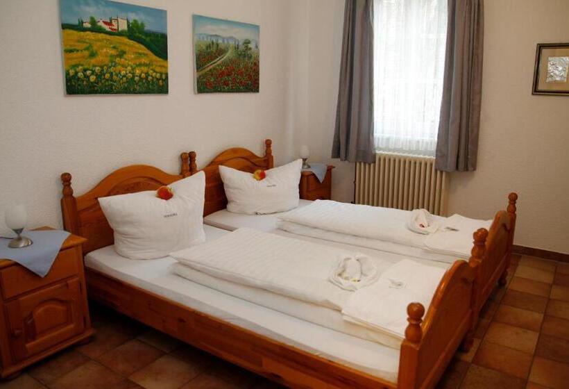 Quarto Triplo Standart, Dino's Trinacria