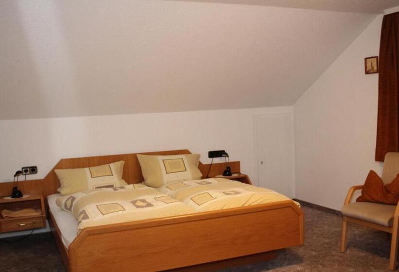 חדר סטנדרט לשלושה, Gasthof Schwarzwaldtanne