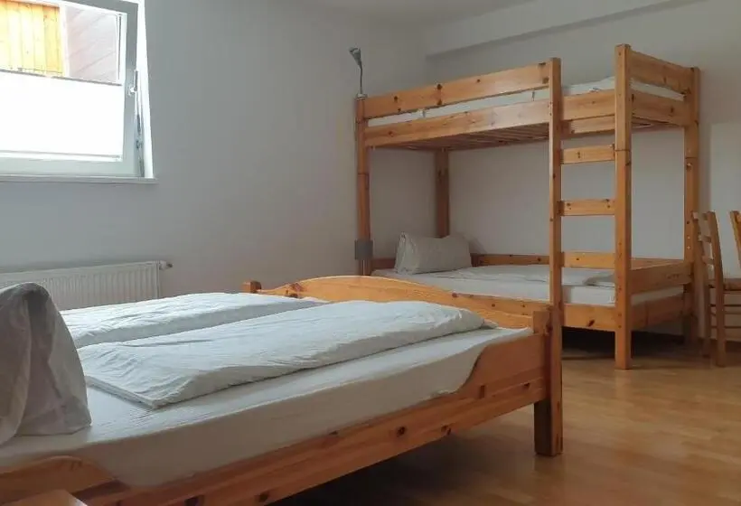 Standard Neljän Hengen Huone, Gästehaus Sibylle