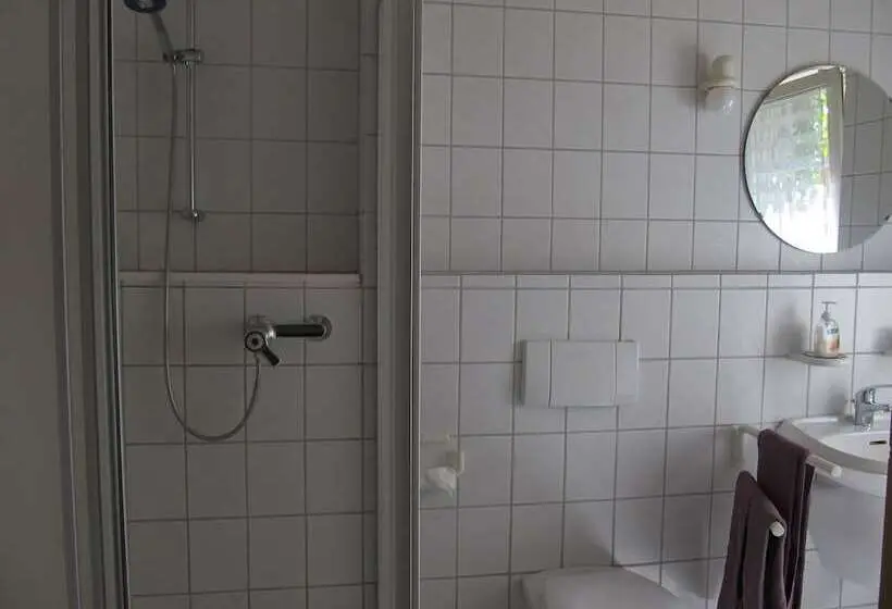 Perhehuone, Pension Mahrets Puppenstube