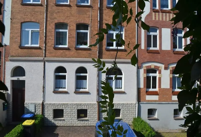 Perhehuone, Pension Mahrets Puppenstube