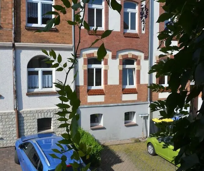 Perhehuone, Pension Mahrets Puppenstube