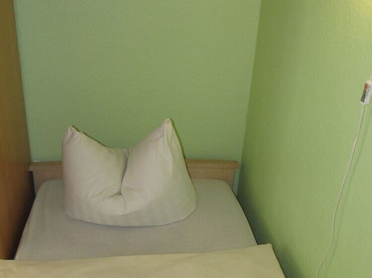 غرفة عائلية, Pension Mahrets Puppenstube