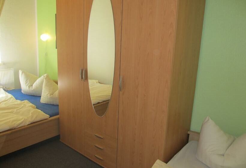 غرفة عائلية, Pension Mahrets Puppenstube