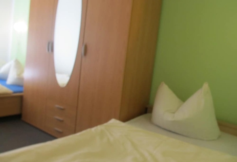 Семейный Номер, Pension Mahrets Puppenstube