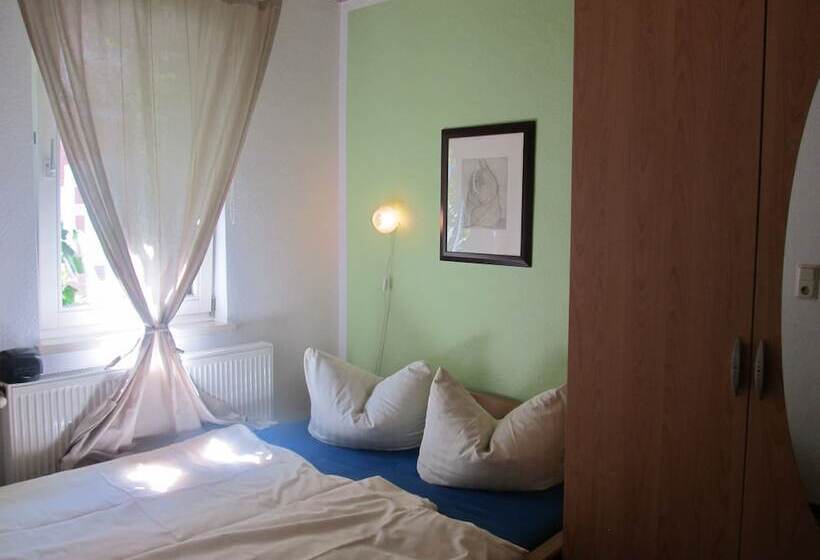 غرفة عائلية, Pension Mahrets Puppenstube