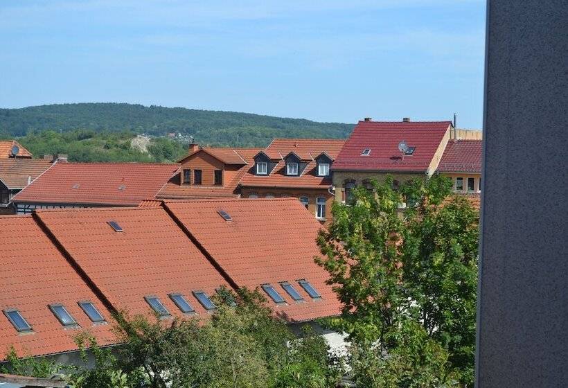 غرفة عائلية, Pension Mahrets Puppenstube