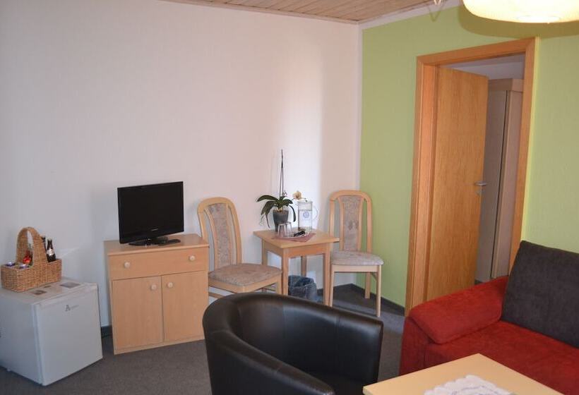 غرفة عائلية, Pension Mahrets Puppenstube