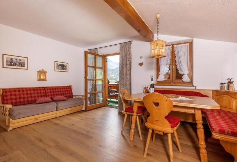 آپارتمان 1 خوابه با چشمانداز, Demelhof