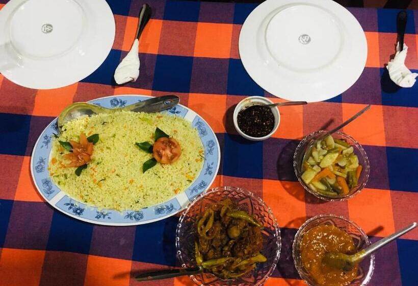 اتاق ساده سه‌ نفره, Punkalasa Tourist Lodge