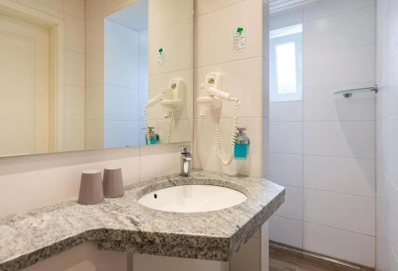 اتاق خانوادگی, Pension Villa Seefrieden