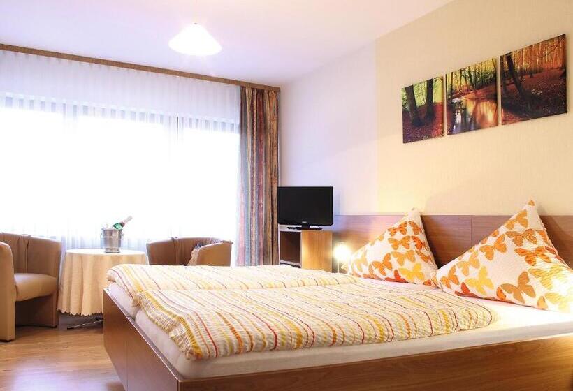 Номер Стандарт с Балконом, Saaletal Pension & Ferienwohnungen