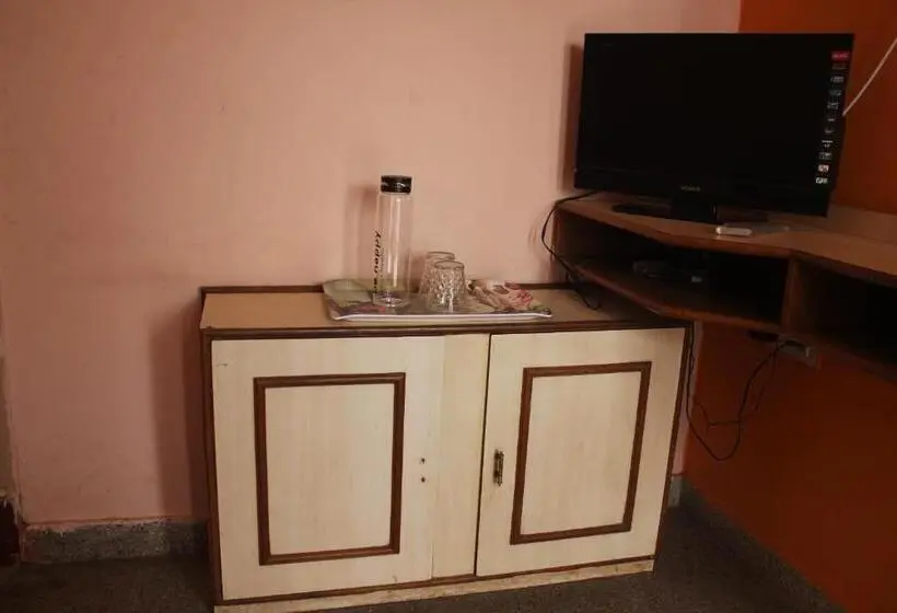 Chambre Triple Basique, Santosh Lodge