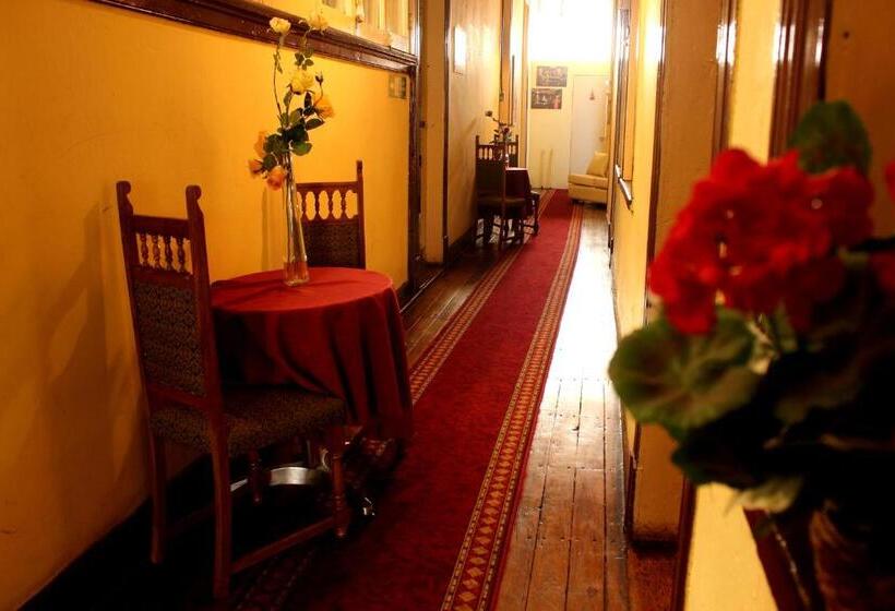 اتاق استاندارد چهار تخته, Hostal Fiorenttina