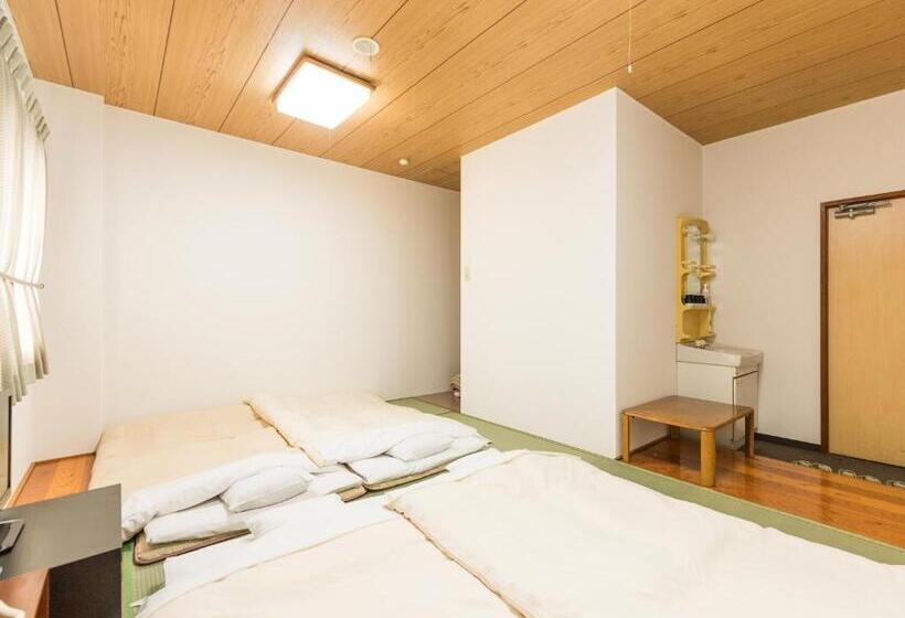 غرفة قياسية رباعية, Isesaki East