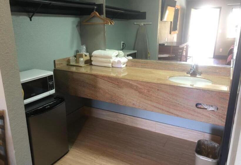 غرفة قياسية, Travelers Inn