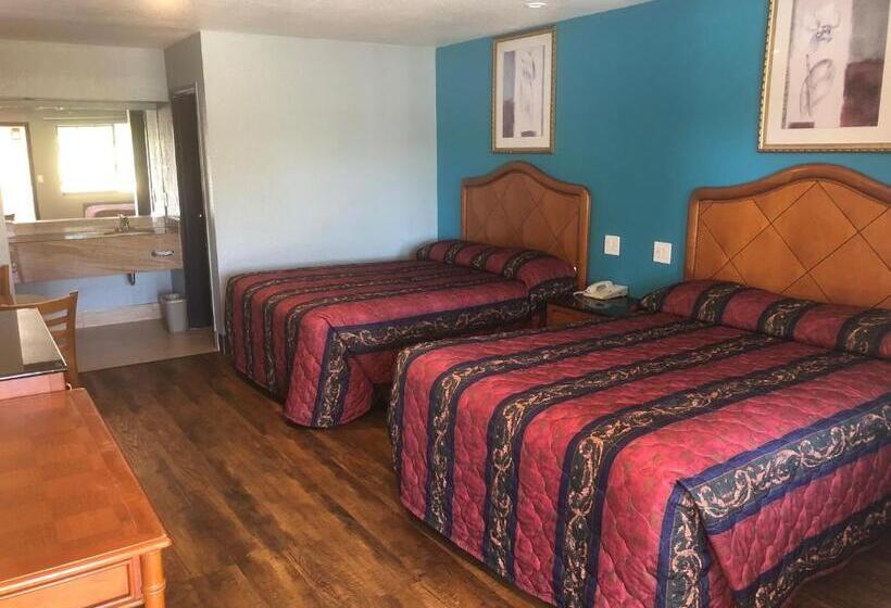 Номер Стандарт, Travelers Inn