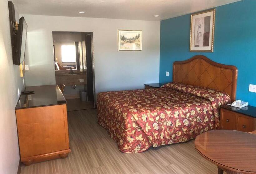 غرفة قياسية سرير كينج, Travelers Inn