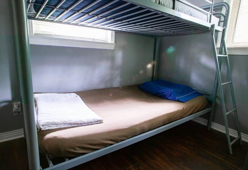 Кровать в Общей Комнате, Tallahassee Sun & Moon   Hostel