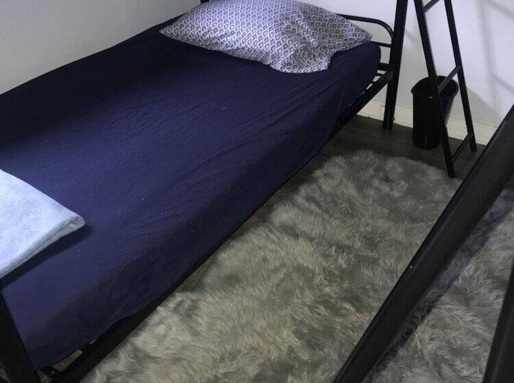 سرير فى غرفة مشتركه, Tallahassee Sun & Moon   Hostel