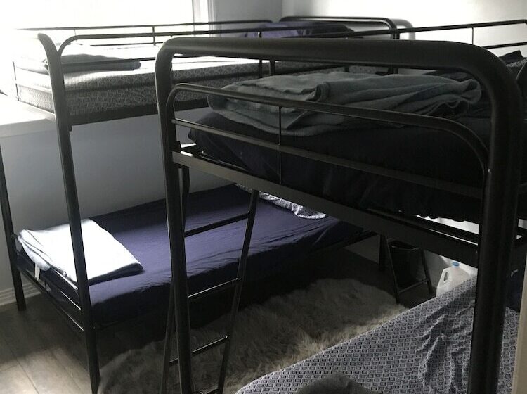 سرير فى غرفة مشتركه, Tallahassee Sun & Moon   Hostel