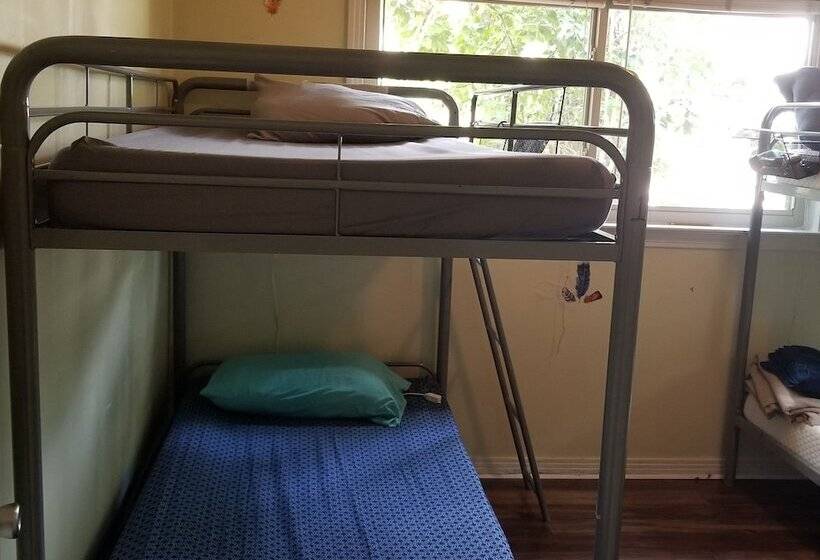 Кровать в Общей Комнате, Tallahassee Sun & Moon   Hostel