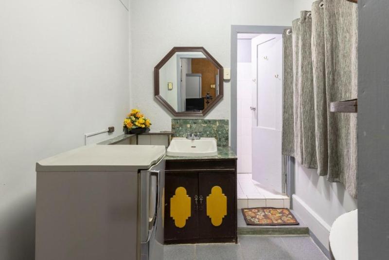 غرفة قياسية سرير كينج, The Draftsman, Autograph Collection