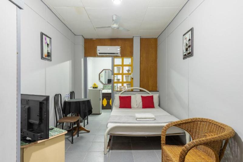 غرفة قياسية سرير كينج, The Draftsman, Autograph Collection