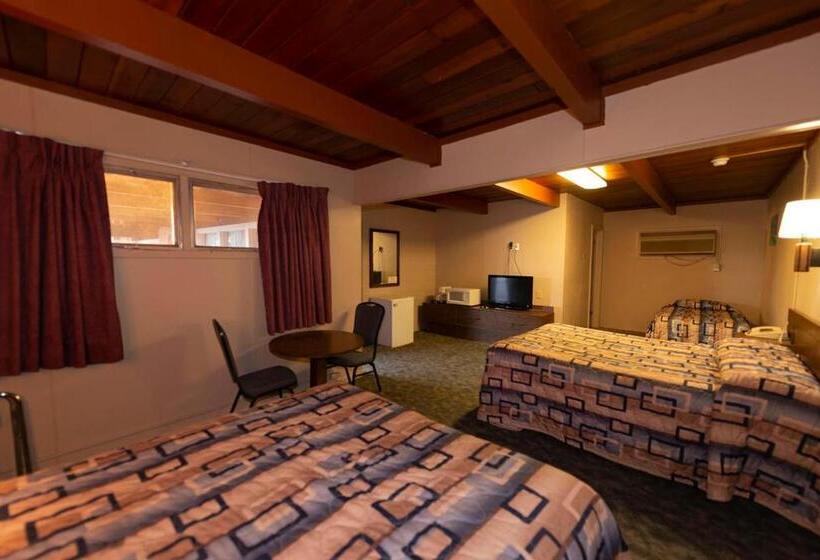 패밀리 룸, Cedar Inn