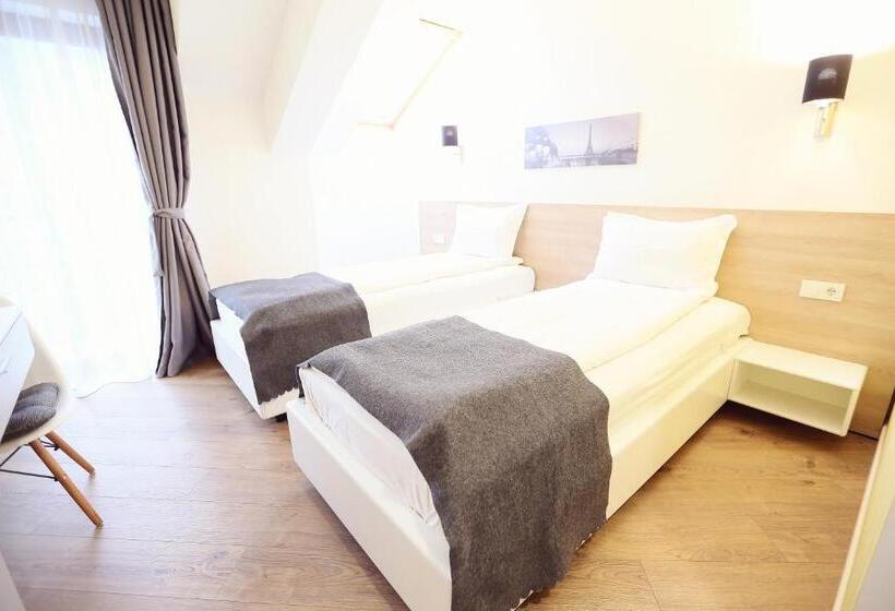 اتاق استاندارد با بالکن, Casa M