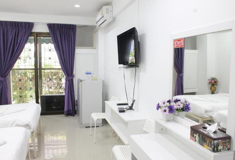 غرفة قياسية مزوَّدة بشُرفة, Thanyachatra Boutique