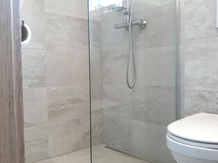 اتاق لوکس, Post Plaza Guesthouse