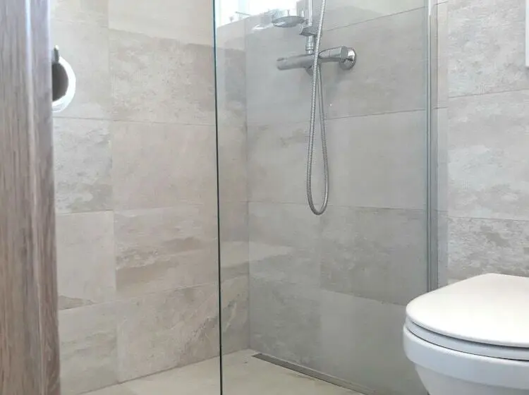 اتاق لوکس, Post Plaza Guesthouse