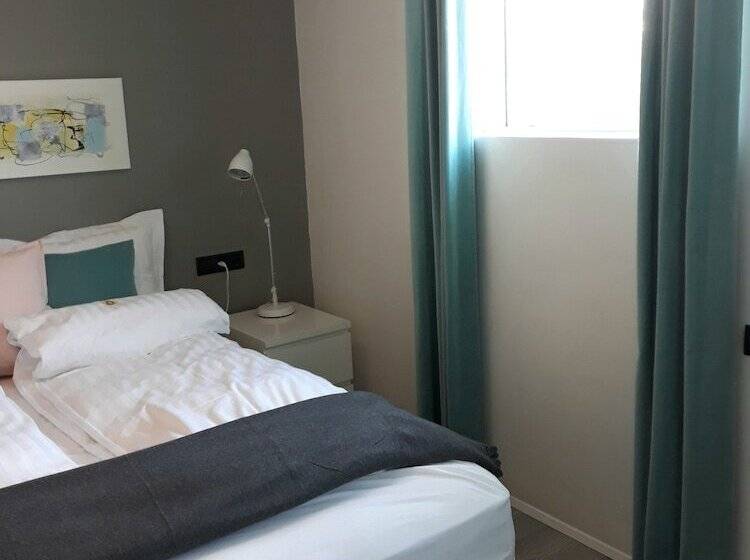 اتاق لوکس, Post Plaza Guesthouse